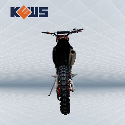 Benelliの双生児カム エンジン120KM/Hを搭載する黒い250CC EnduroのオートバイK16モデル