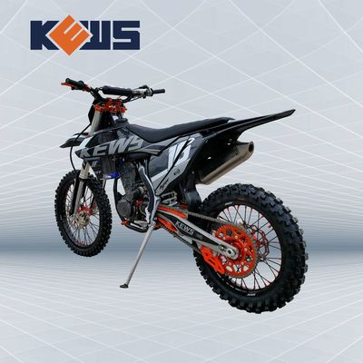 Benelliの双生児カム エンジン120KM/Hを搭載する黒い250CC EnduroのオートバイK16モデル