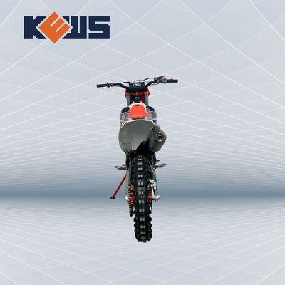 K23モデルEnduroの土のバイクのZongshen NC300S水は4ストロークの赤くおよび黒いオートバイを冷却した