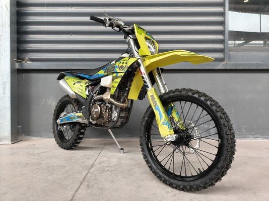 KEWS 176fmn YB300H 4ストローク エンドゥロ K23 とのオフロードパフォーマンス