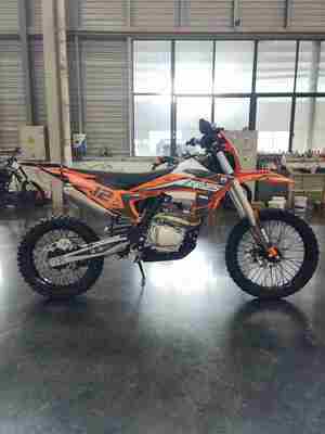 KEWS 161FMJ CB150D 4T Enduro/Motocross Motorcycle with 145ML Piston Displacement Electric+Kick Starter and 5 Speed Transmission